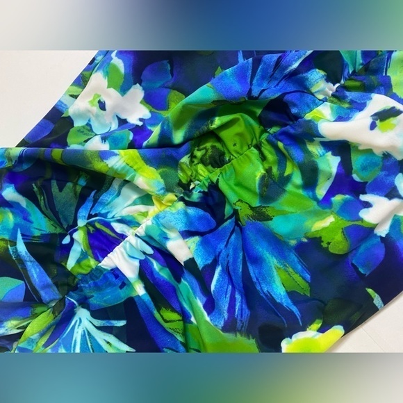 Maxine of Hollywood - Ruched Tropical Floral Shirred Front Girl Leg One Piece - Picture 7 of 7